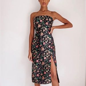 Never worn Strapless Lulu’s dress!